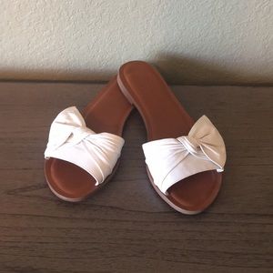 Aldo white leather bow slides